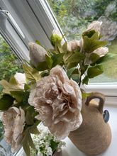 Load image into Gallery viewer, Rustic Vase.