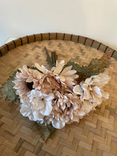 Load image into Gallery viewer, Dried Touch Gerbera Bouquet
