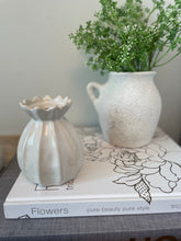 Load image into Gallery viewer, Mini Petal Bud Vase
