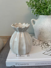 Load image into Gallery viewer, Mini Petal Bud Vase