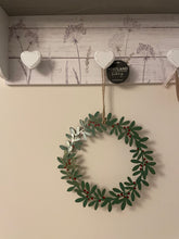 Load image into Gallery viewer, Metal Hanging Wreath.
