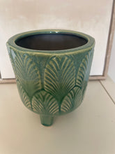 Load image into Gallery viewer, Green Leaf Pattern Pot With Legs.
