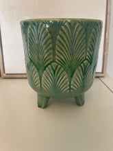 Load image into Gallery viewer, Green Leaf Pattern Pot With Legs.
