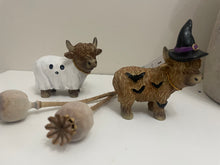 Load image into Gallery viewer, Highland Cow Ornament.

