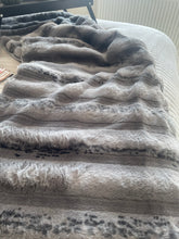 Load image into Gallery viewer, Grey Faux Fur Throw
