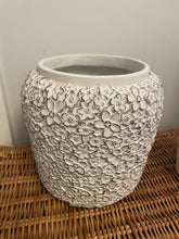 Load image into Gallery viewer, WHITE FLOWER DESIGN PLANTER / Vase.

