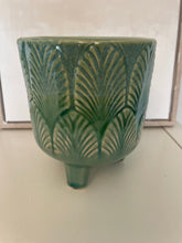 Load image into Gallery viewer, Green Leaf Pattern Pot With Legs.
