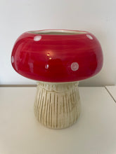 Load image into Gallery viewer, Toadstool Pot
