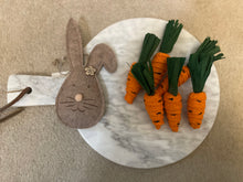 Load image into Gallery viewer, Decorative Carrots In Box Set
