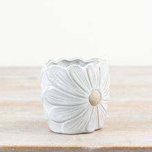 Load image into Gallery viewer, Daisy Vase.
