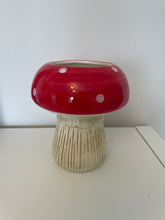 Load image into Gallery viewer, Toadstool Pot
