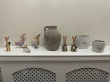 Load image into Gallery viewer, Daisy Vase.
