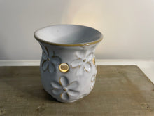 Load image into Gallery viewer, Flower Oil Burner.
