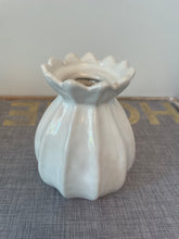 Load image into Gallery viewer, Mini Petal Bud Vase
