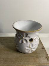 Load image into Gallery viewer, Flower Oil Burner.
