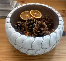 Load image into Gallery viewer, ☀️ White Scallop Pot
