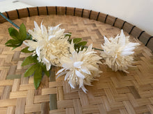 Load image into Gallery viewer, Seeded Ball Pom
