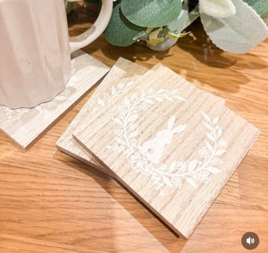 🐇A set of 4 wooden square coasters.