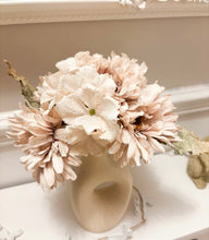 Load image into Gallery viewer, Dried Touch Gerbera Bouquet
