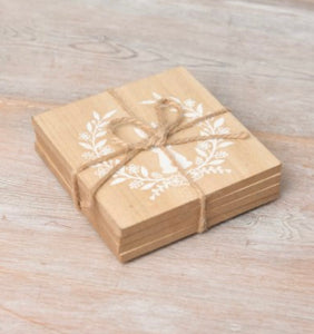 🐇A set of 4 wooden square coasters.